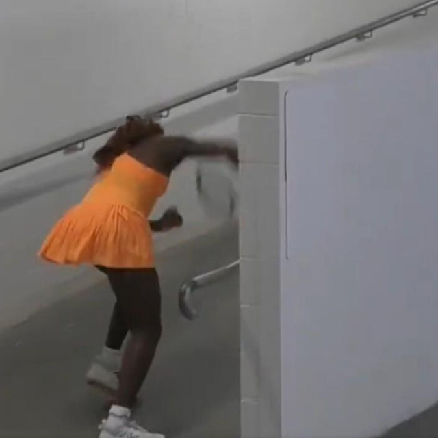 Coco Gauff razbija reket