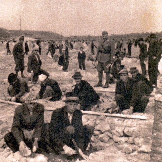 Zatočenici grade barake u logoru Rab (1942.-1943.)