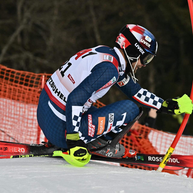 Samuel Kolega skija slalom