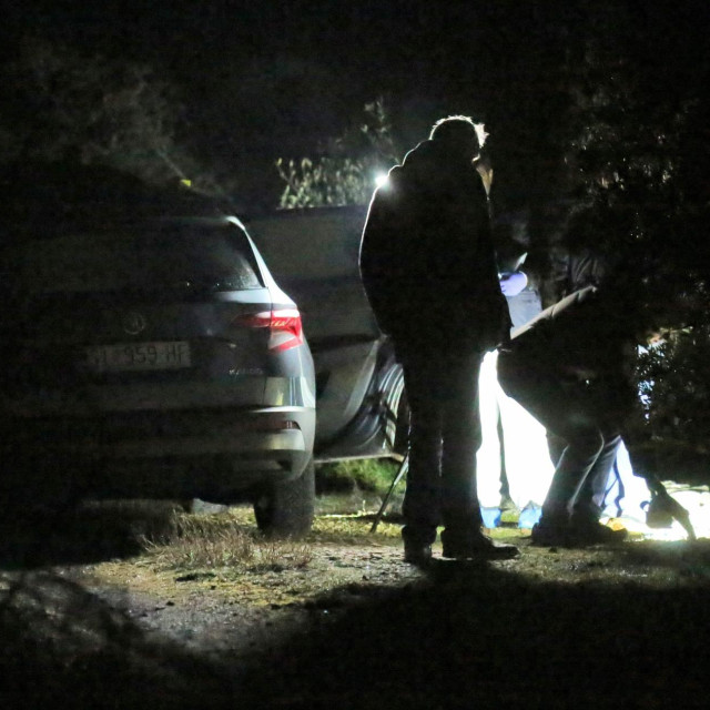 Policijski očevid na zabačenom putu kod Tribunja, gdje je pronađeno beživotno tjelo Branka Kolopera