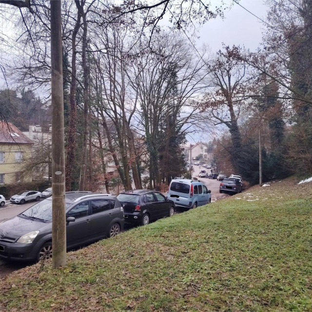 Nepropisno parkiranje na Jelenovcu