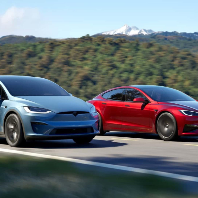Tesla Model X I Model S