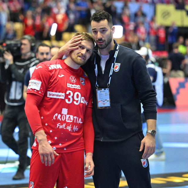 Zvonimir Srna pokušavao je utješiti Davida Mandića