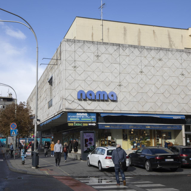Nama na Trg Eugena Kvaternika koja je trenutno u procesu preuređenja