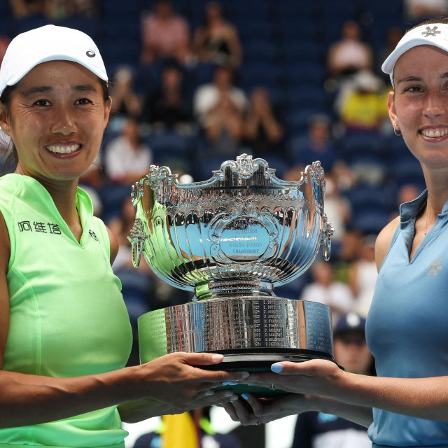 Zhang Shuai i Elise Mertens