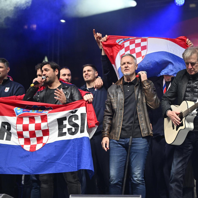 Thompson je pjevao prošle godine na dočeku