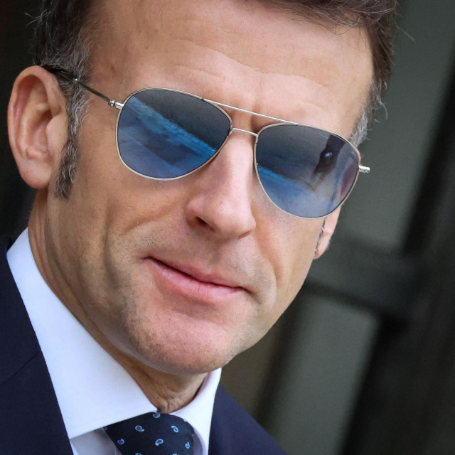 Sébastien Lecornu, bliski saveznik predsjednika Emmanuela Macrona, uspio je osigurati potporu socijalističkih zastupnika kroz skupo plaćene, ali ciljane ustupke, ojačavši pritom svoj ugled