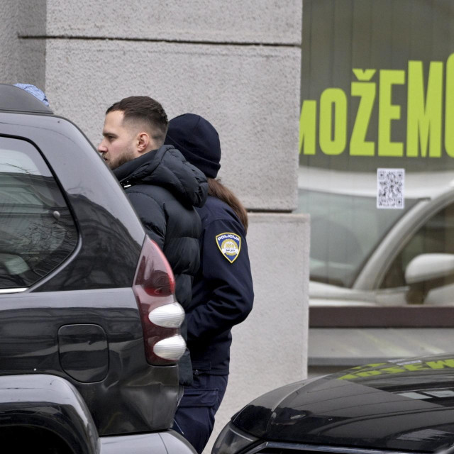Policija ispred prostorija stranke Možemo!
