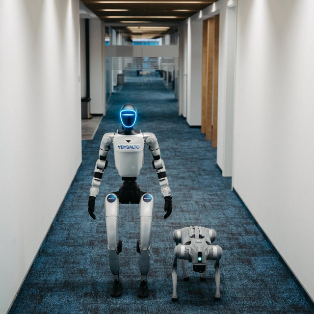 Humanoidni robot i robopas tvrtke Abysalto
