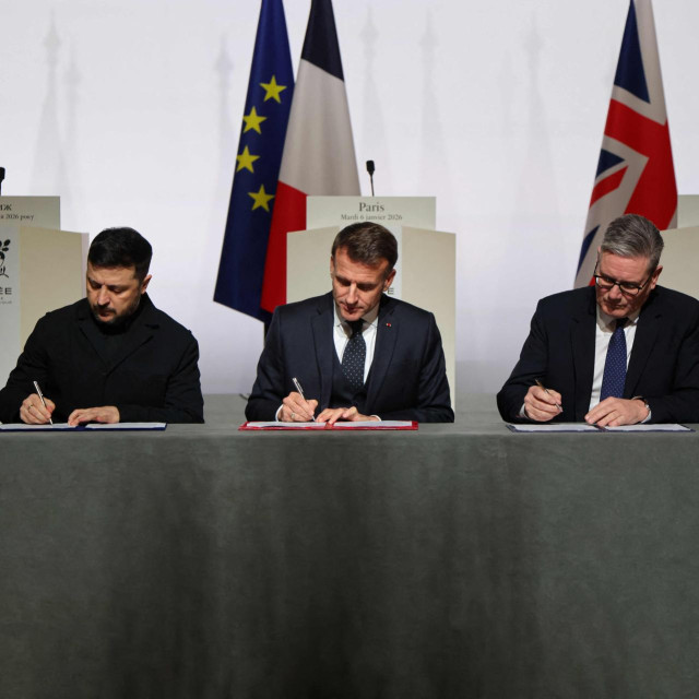 Volodimir Zelenski, Emmanuel Macron i Keir Starmer