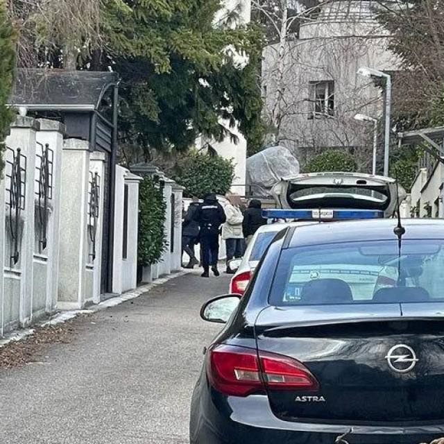 Policije ispred vile Zdravka Čolića