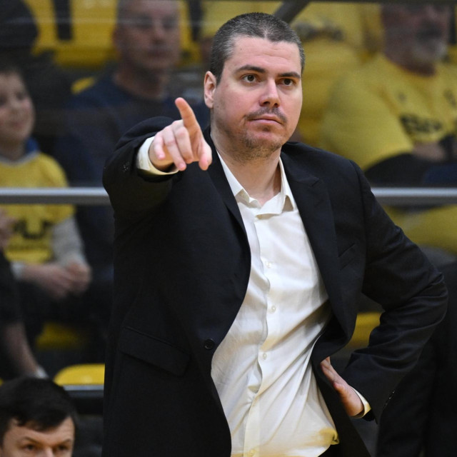 Dino Repeša bio je na izlaznim vratima kluba