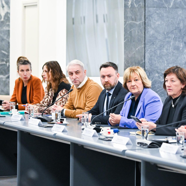 Osmi sastanak pregovaračkih odbora Vlade i sindikata javnih službi.