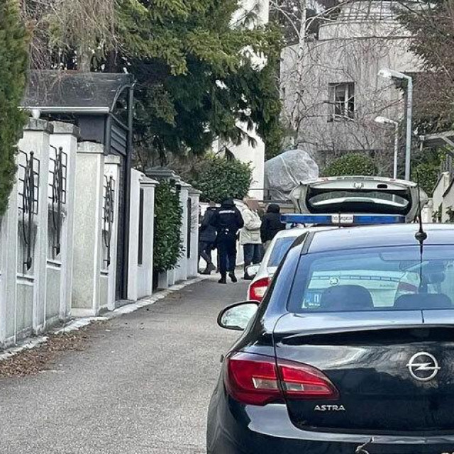 Policije ispred vile Zdravka Čolića