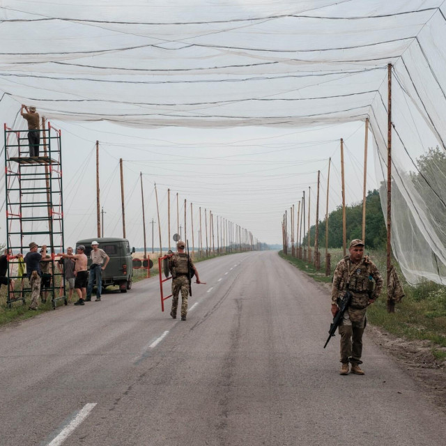 Cesta između Kramatorska i Dobropilije