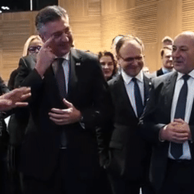 Plenković i humanoidni robot