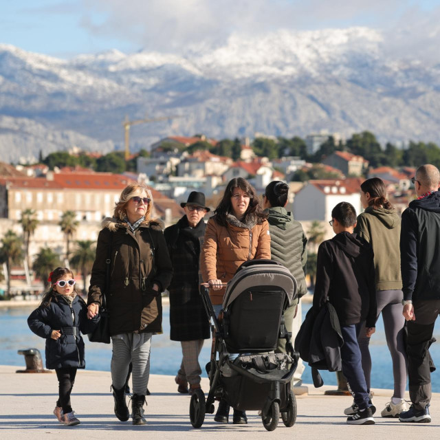 Splićani u šetnji Zapadnom obalom