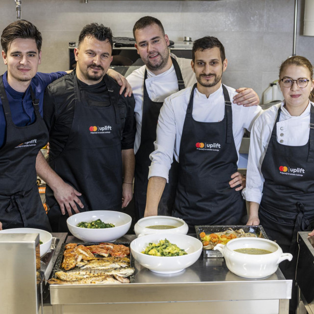 Pet mladih chefova učili su kako se rade neka od tradicionalnih jela: brudet, crni rižot, riblja juha, riba s gradela i blitva, pašticada s njokima i marinirana riba.
 