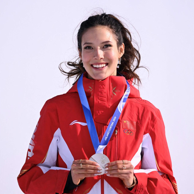 Eileen Gu sa svojom četvrtom olimpijskom medaljom