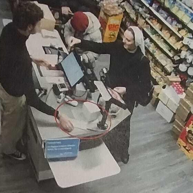 Časna sestra u Importanne Galeriji dan prije no što je prijavila napad