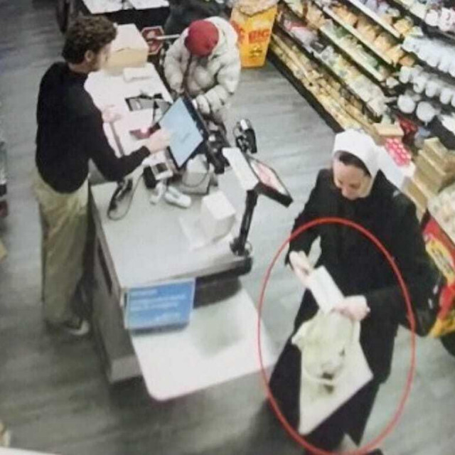 Časna sestra kupuje nož