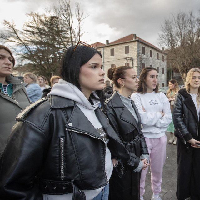 Prosvjed mještana i roditelja iz Muća