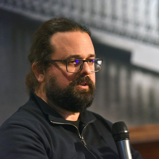 Andrej Nikolaidis u svojim intervjuima i u svojim novinarskim tekstovima često upozorava da svjedočimo vampirizaciji fašizma