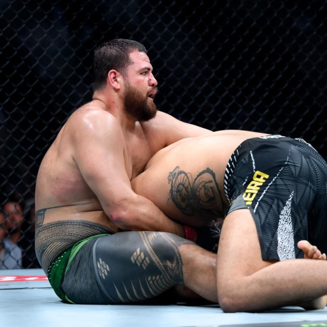 Tai Tuivasa i Tallison Teixeira