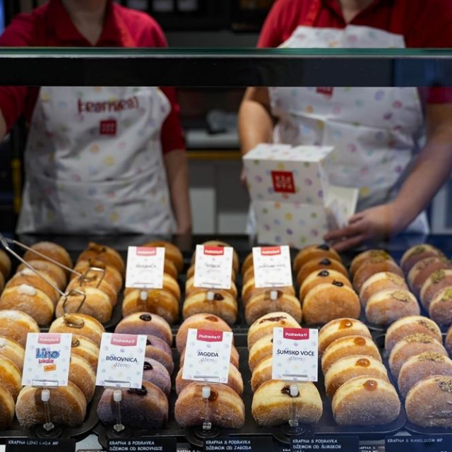 Standardne krafne čine oko 60 posto, a premium krafne sudjeluju s oko 40 posto. Kupci najviše traže punjenje s marelicom