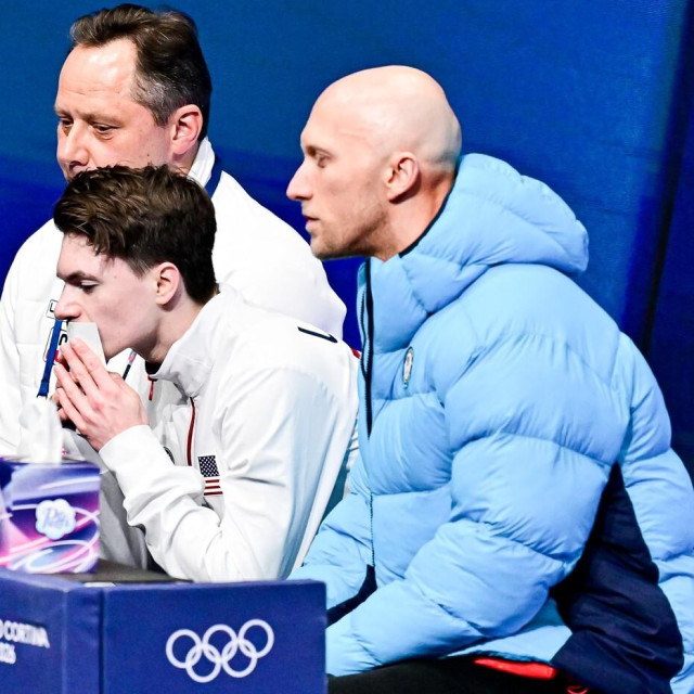 Benoît Richaud na Zimskim olimpijskim igrama Milano-Cortina stoji iza 16 klizača iz 13 zemalja