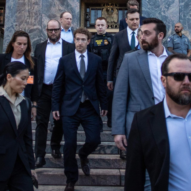 Izvršni direktor Mete Mark Zuckerberg napušta sud u Los Angelesu