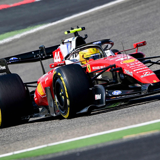 Lewis Hamilton u Ferrariju SF-26 u Bahreinu