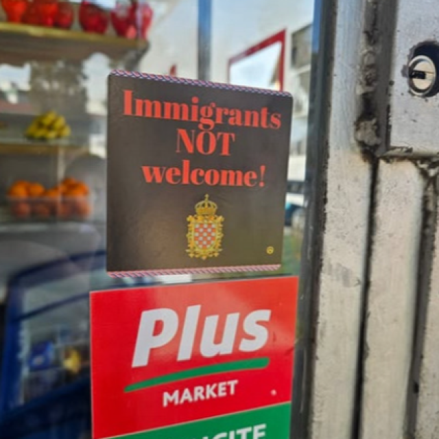 Naljepnica na vratima dućana