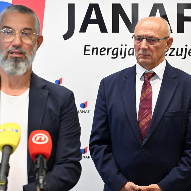 Čelnici Janafa iznijeli su podatke koji u potpunosti demantiraju navode MOL-a o prekidu opskrbe naftom, Vladislav Veselica (član Uprave) i predsjednik Uprave Stjepan Adanić.
