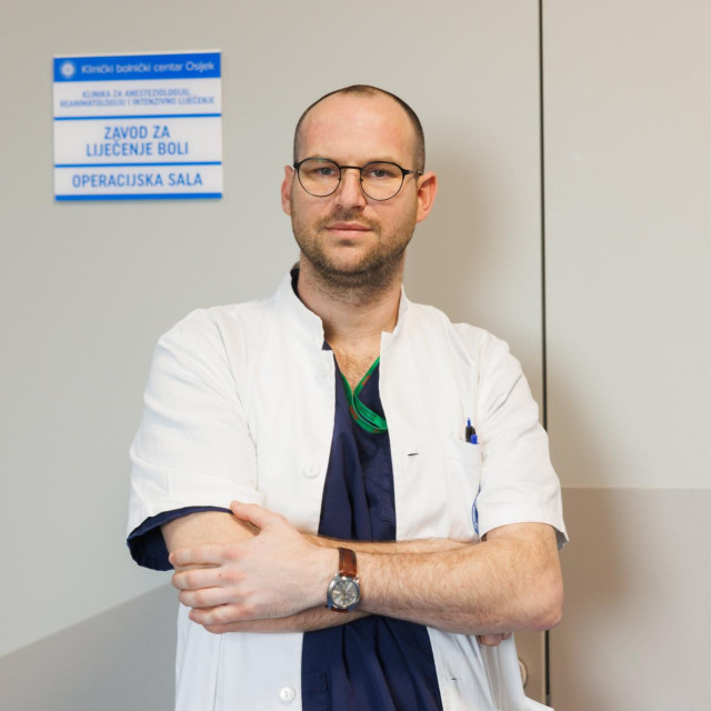 Dr. sc. Dino Budrovac, spec. anesteziologije, reanimatologije i intenzivne medicine
 