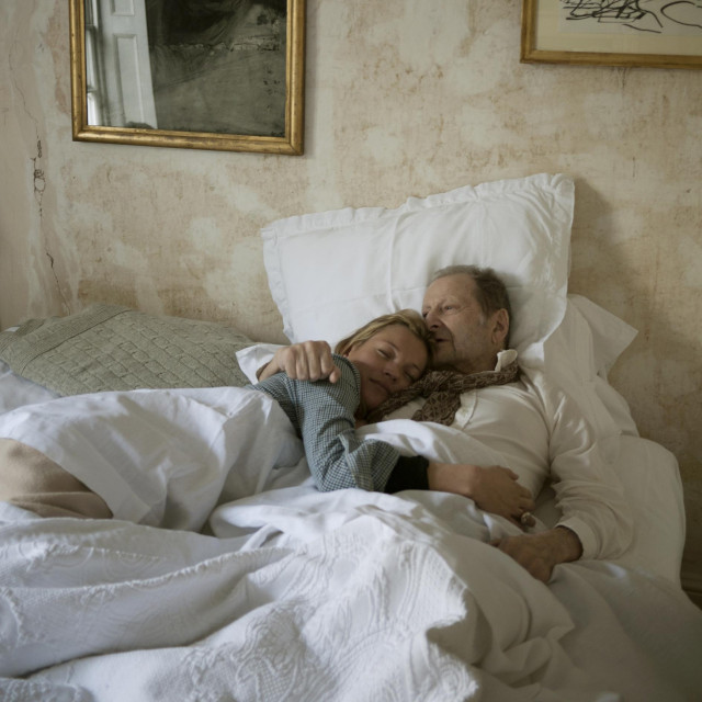 Lucian Freud i Kate Moss 2012., tijekom odmora od napornog poziranja: bila mu je model  tijekom devet mjeseci 2002.,što je za njegove pojmove bilo relativno brzo
 