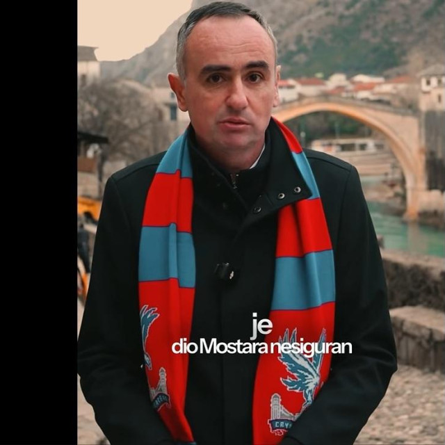 Đani Rahimić ogrnut šalom protivničke ekipe