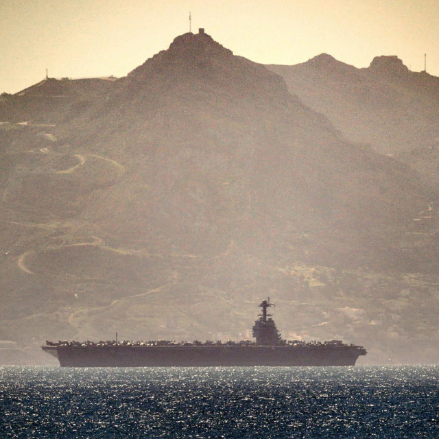 Američki nosač zrakoplova USS Gerald Ford plovi Gibraltarskim tjesnacem
