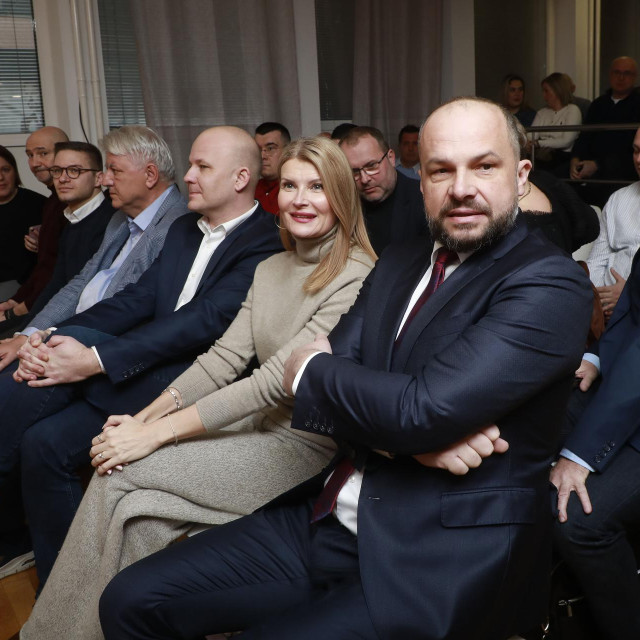 Zlatko Komadina, Mišel Jakšić, Sabina Glasovac, Siniša Hajdaš Dončić
 