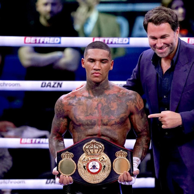 Conor Benn (lijevo) i Eddie Hearn (desno)