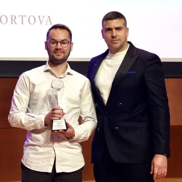 Ivan Šarić s nagradom