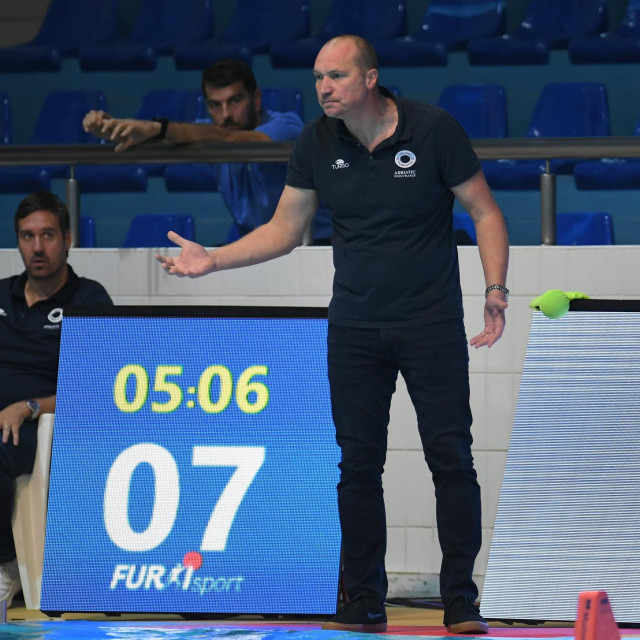 Tek sedmog dana nakon ždrijeba, Vjeko Kobešćak i njegovi igrači iz Jug Adriatic osiguranja doznali su da će Eurokup protiv Primorca igrati u Podgorici i Zagrebu