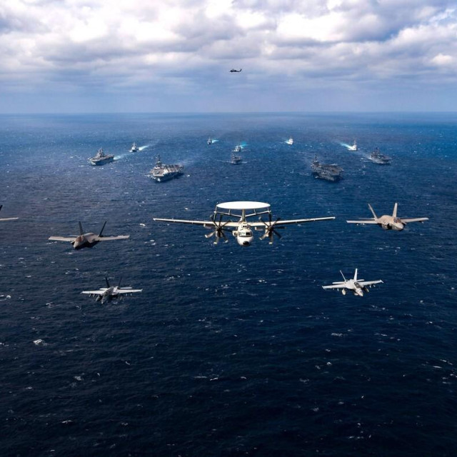 Ilustracija, udarna grupa brodova USS Abraham Lincoln i USS Carl Vinson