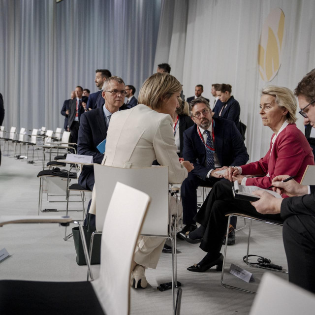 Ursula von der Leyenn u razgovoru s Kristrun Frostadottir, premijerkom Islanda