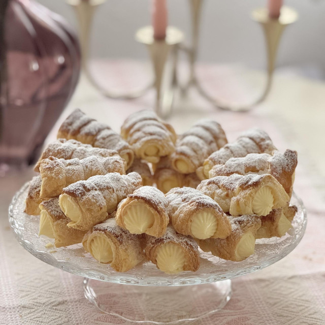 Nikolina Meić priprema kremu za šaum rolice po svom, uvijek po istom receptu 