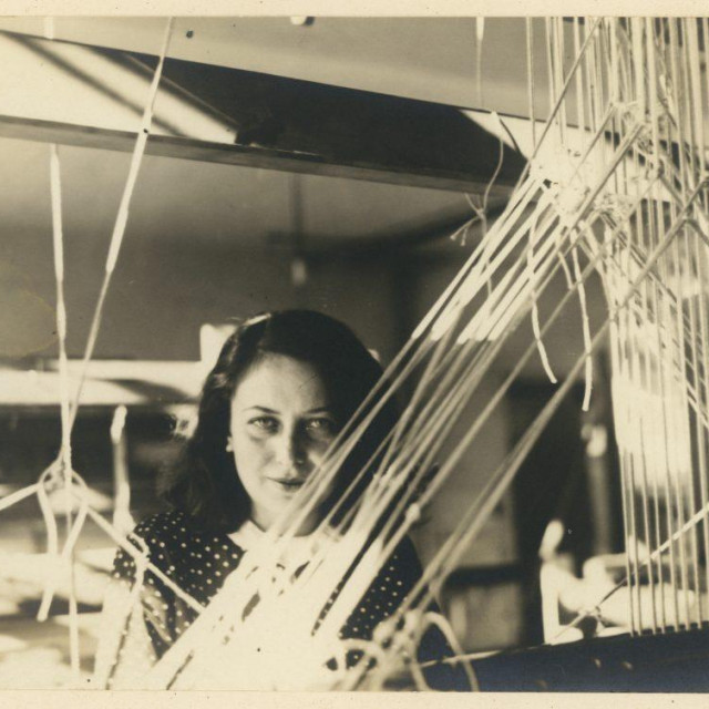 Otti Berger u tkalačkoj radionici, Bauhaus Dessau, 1930.