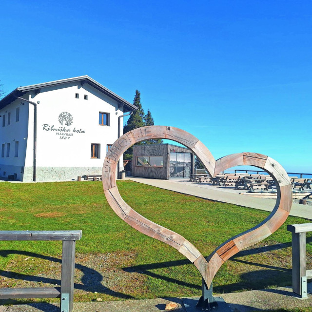 Energetskom obnovom planinarskih domova smanjujemo utjecaj njihova djelovanja na osjetljivo prirodno okruženje. (Na fotografiji: Ribniška koča na Pohorju)