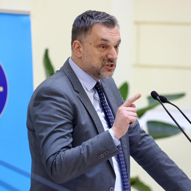 Ministar vanjskih poslova BiH Elmedin Konaković (na fotografiji) oštro je reagirao na objavu iz tvrtke Abraham Group da je sklopljen memorandum o razumijevanju o nabavi ukapljenog plina za potrebe mostarskog Aluminija