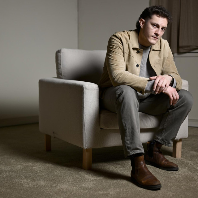 Zagreb, 250226.
Glumac Jakov Zovko fotografiran u kazalistu Kerempuh.