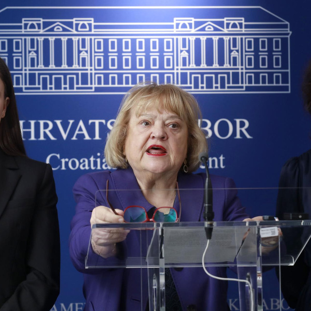Marta Ana Cesra, Anka Mrak Taritaš i Dalija Oresković